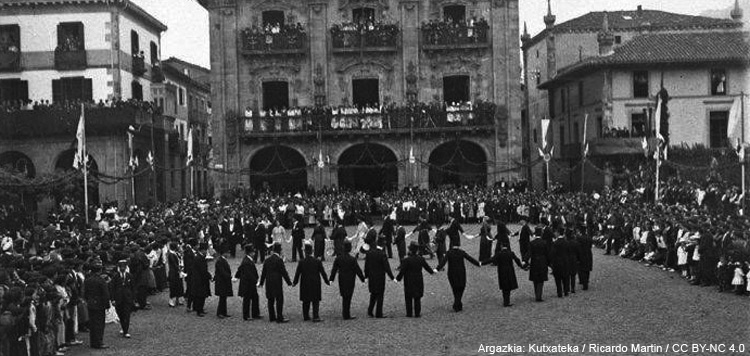 Oñati 1918: 100 urte dantzaz betetako Eusko Ikaskuntzaren I. kongresua ospatu zela