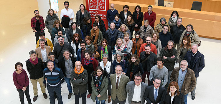 Eusko Ikaskuntza rassemble de manière pionnière des acteurs de la Communauté Autonome Basque, de Navarre et d'Ipar Euskal Herria, pour discuter sur le Bien-être