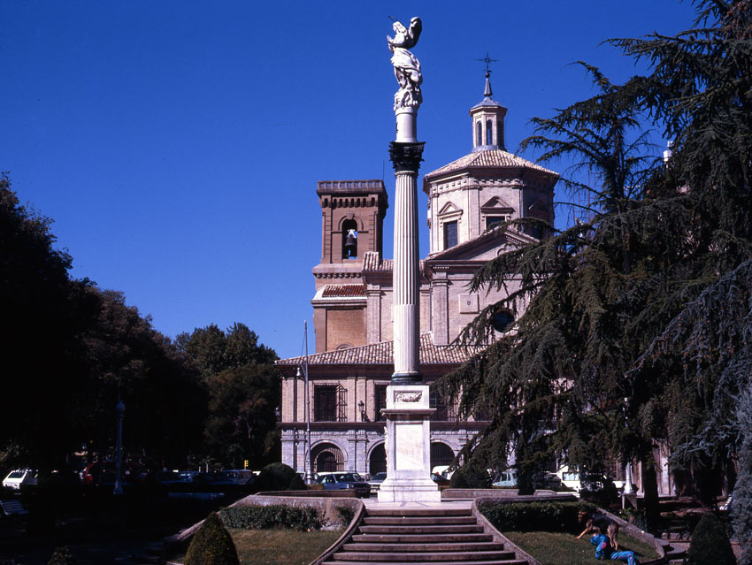 Parroquia de San Lorenzo, Capilla de San Fermín y Monumento a la Inmaculada de Pamplona (Navarra). - Fondo multimedia - Eusko Ikaskuntza
