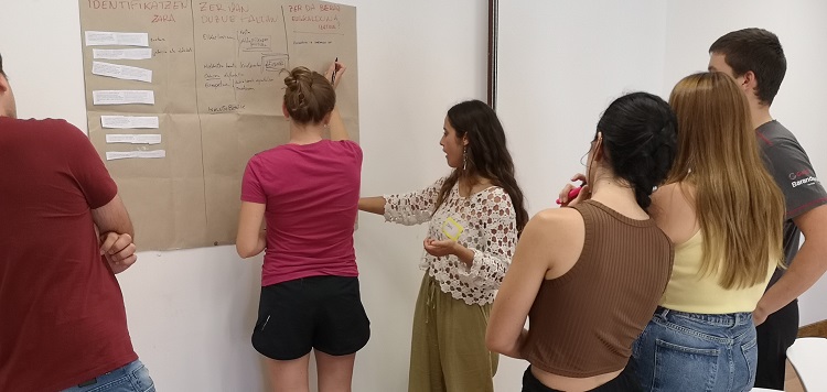 Identidad(es) vasca(s) en el siglo XXI: elaboración de propuestas de futuro