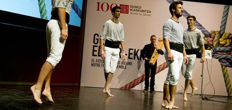 El XVIII Congreso de Estudios Vascos arranca en Baiona planteando los interrogantes principales de los retos del siglo XXI