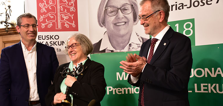 Maria-Jose Azurmendi recoge el Premio Manuel Lekuona de Eusko Ikaskuntza 2018