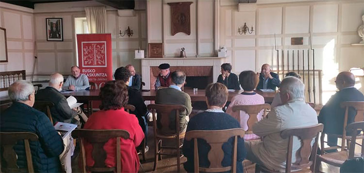 Assembl&eacute;e g&eacute;n&eacute;rale d'Eusko Ikaskuntza &agrave; Saint-P&eacute;e-sur-Nivelle