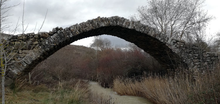 "Cruce de caminos. La cuenca de Lumbier-Aoiz y las fronteras de Navarra"