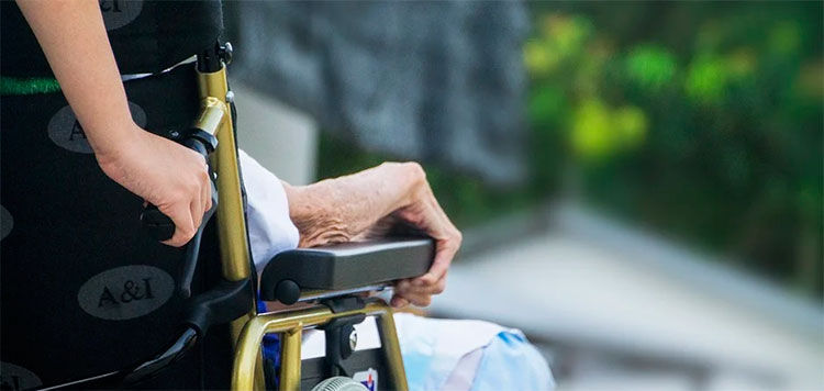 Envejecimiento y atenci&oacute;n a la dependencia